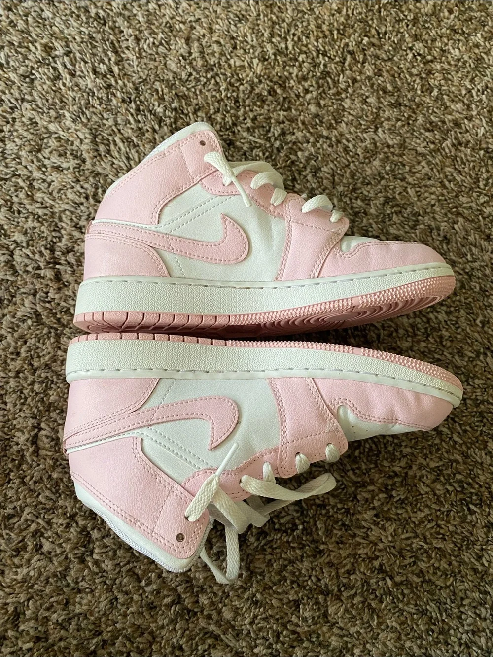 Nike Air Jordan 1 Mid Pink Foam Valentines kids Sz 4Y